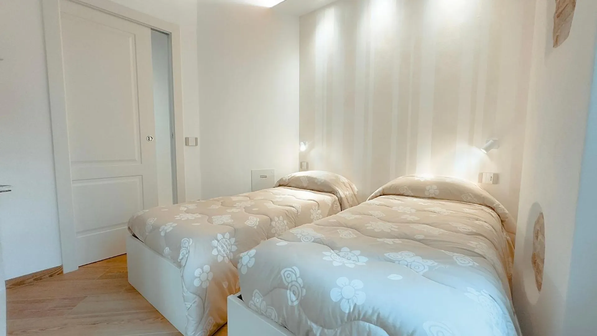 Lovely Home Bergamo 0*,  Italien